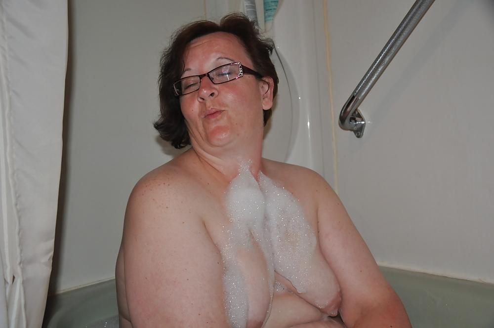 5P Playful bbw in the bath