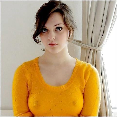 25P Game: try to find the girl wearing bra ...