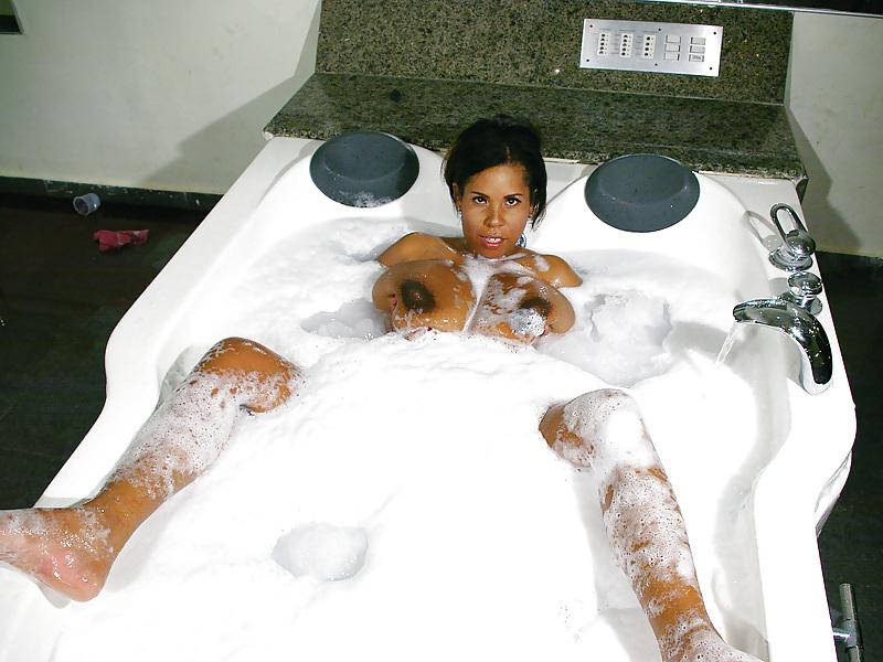 19P Bubble Bath Puta