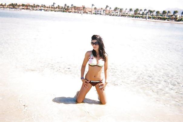10P My slutty friend nicola PLEASE CUM ON HER