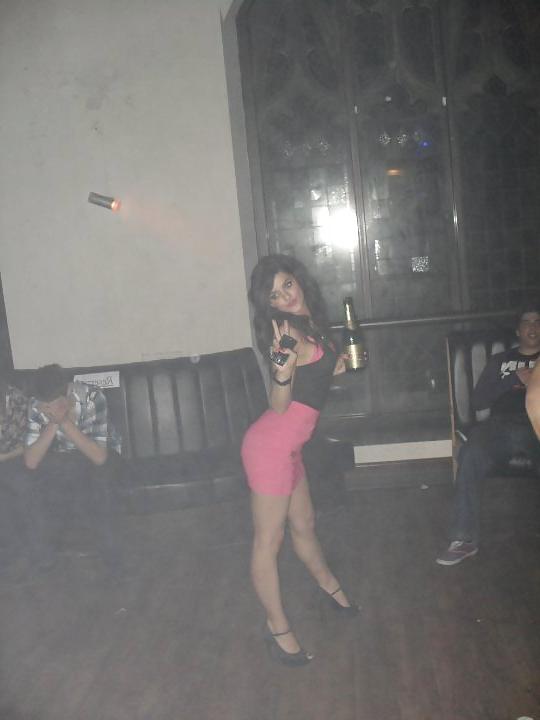 10P My slutty friend nicola PLEASE CUM ON HER