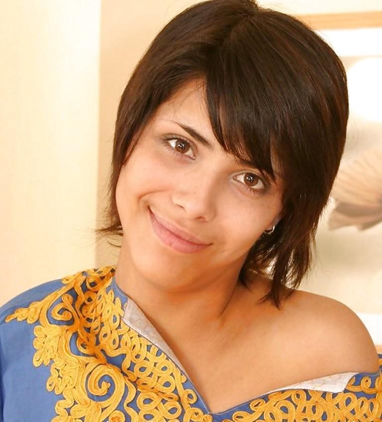 15P PRETTY ARAB TEEN