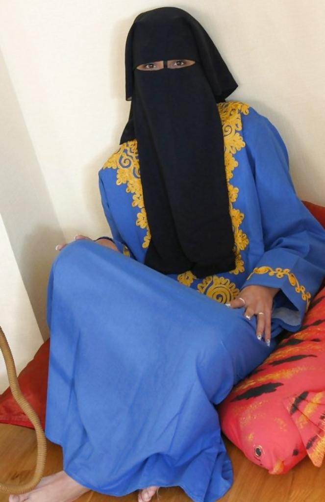 15P PRETTY ARAB TEEN