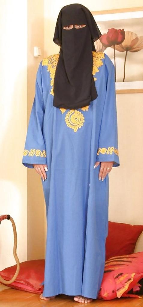 15P PRETTY ARAB TEEN
