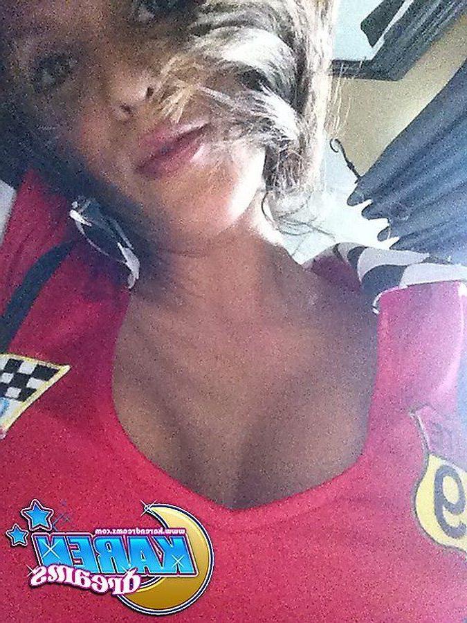 20P Pictures of teen hottie Karen Dreams taking hot pics of herself