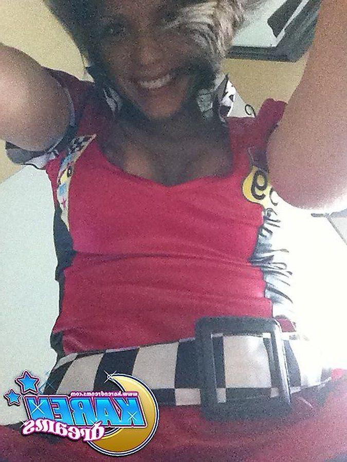 20P Pictures of teen hottie Karen Dreams taking hot pics of herself