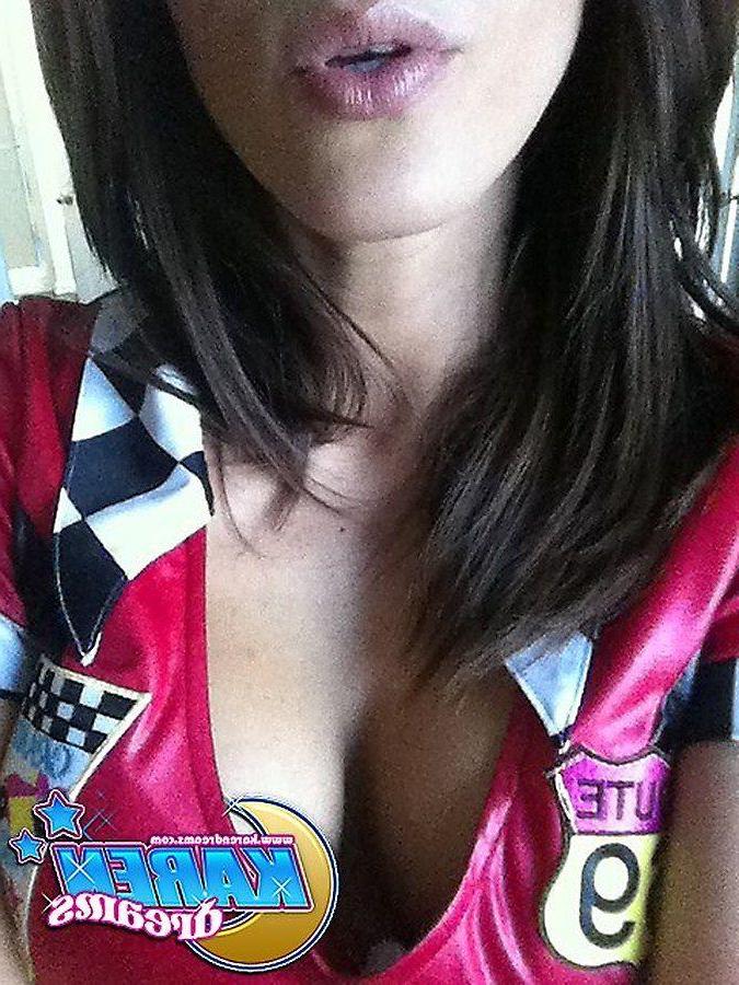 20P Pictures of teen hottie Karen Dreams taking hot pics of herself