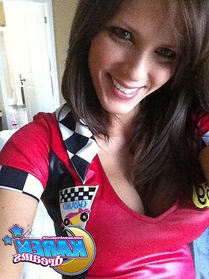 20P Pictures of teen hottie Karen Dreams taking hot pics of herself