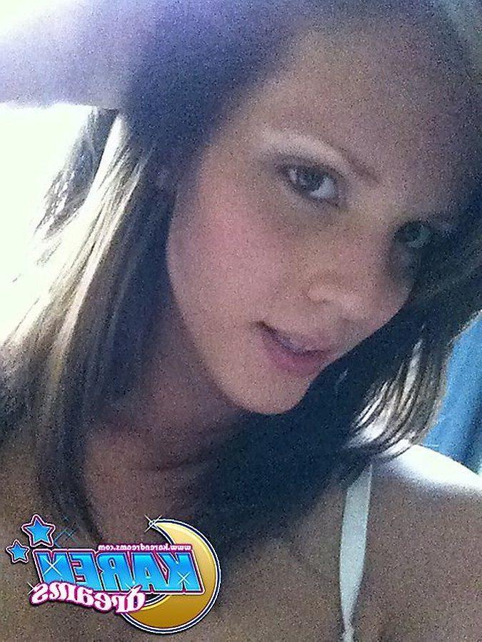 20P Photos de la jeune Karen Dreams prenant des photos torrides d'elle-même