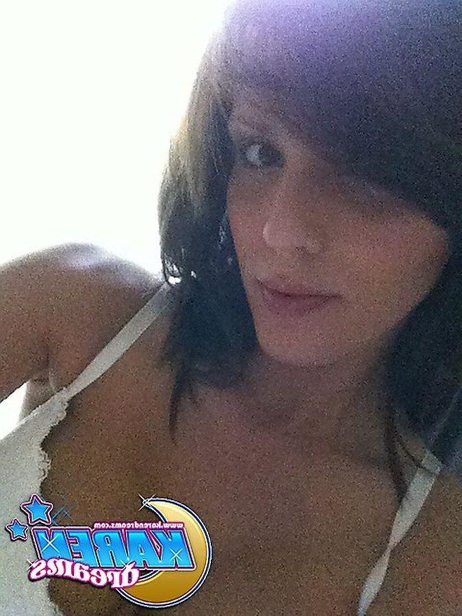 20P Photos de la jeune Karen Dreams prenant des photos torrides d'elle-même