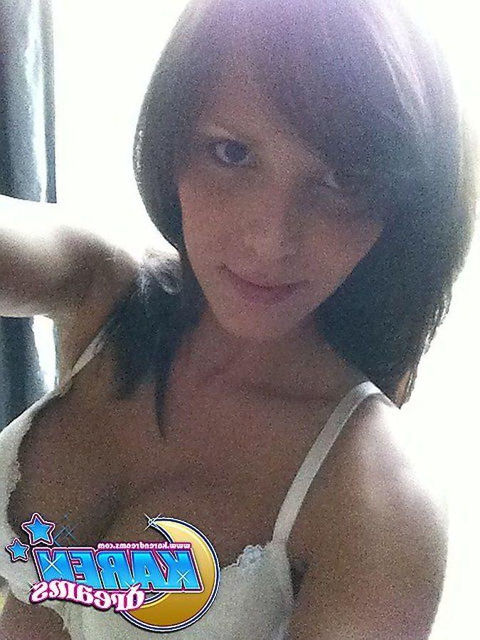 20P Photos de la jeune Karen Dreams prenant des photos torrides d'elle-même