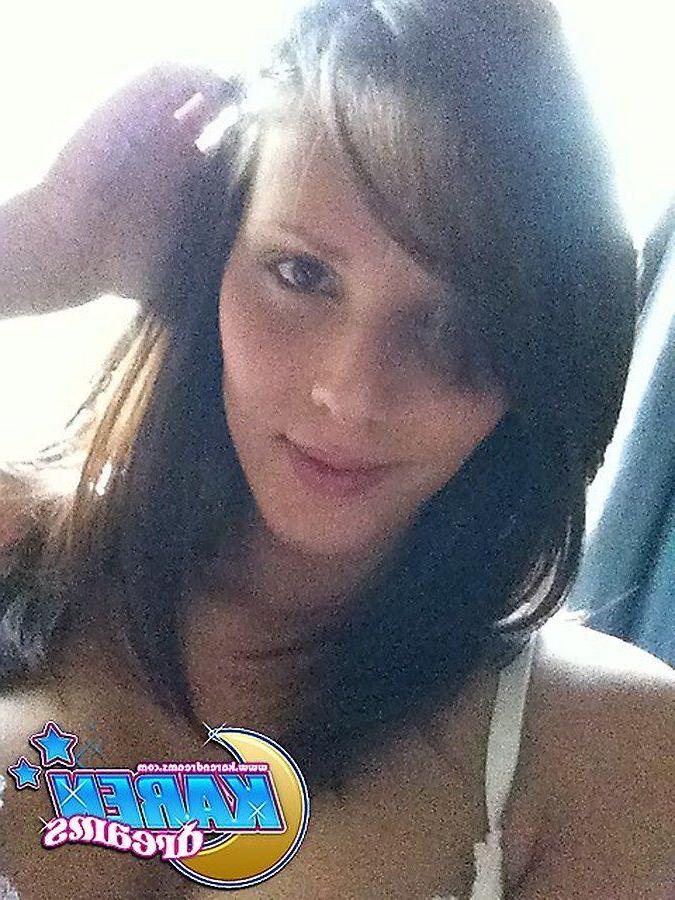 20P Photos de la jeune Karen Dreams prenant des photos torrides d'elle-même