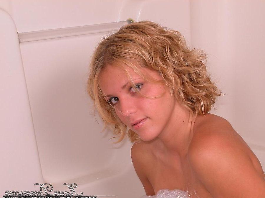 20P Pictures of teen girl Karen Dreams taking a hot steamy bath