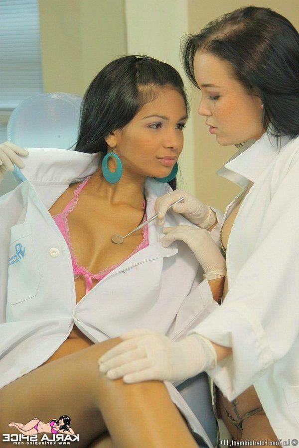 15P Pictures of Karla Spice making out with her girlfriend