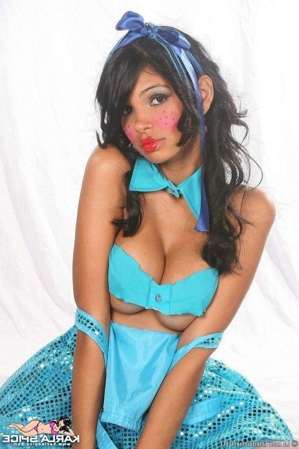 15P Pictures of teen girl Karla Spice showing off her hot ass on halloween