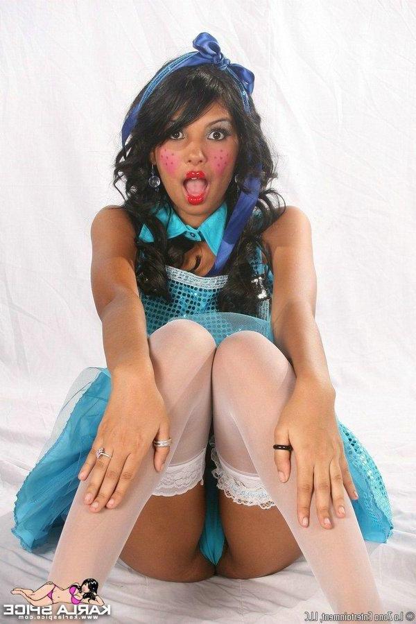 15P Pictures of teen girl Karla Spice showing off her hot ass on halloween