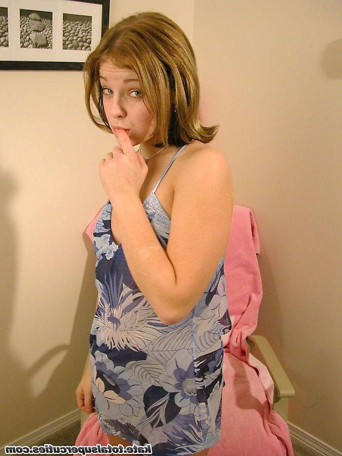 20P Pictures of teen girl Kate naked and horny