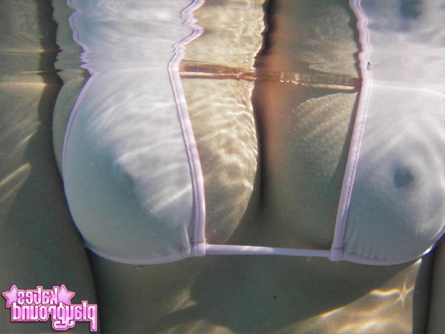 20P Pictures of Kate\'s Playground in a skimpy bikini