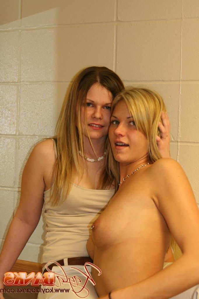 17P Kayla makes out with her girlfriend