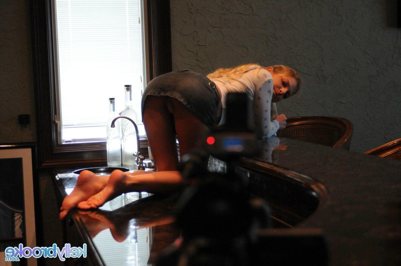 20P Pictures of teen amateur Kelly Brooke masturbating on a bar