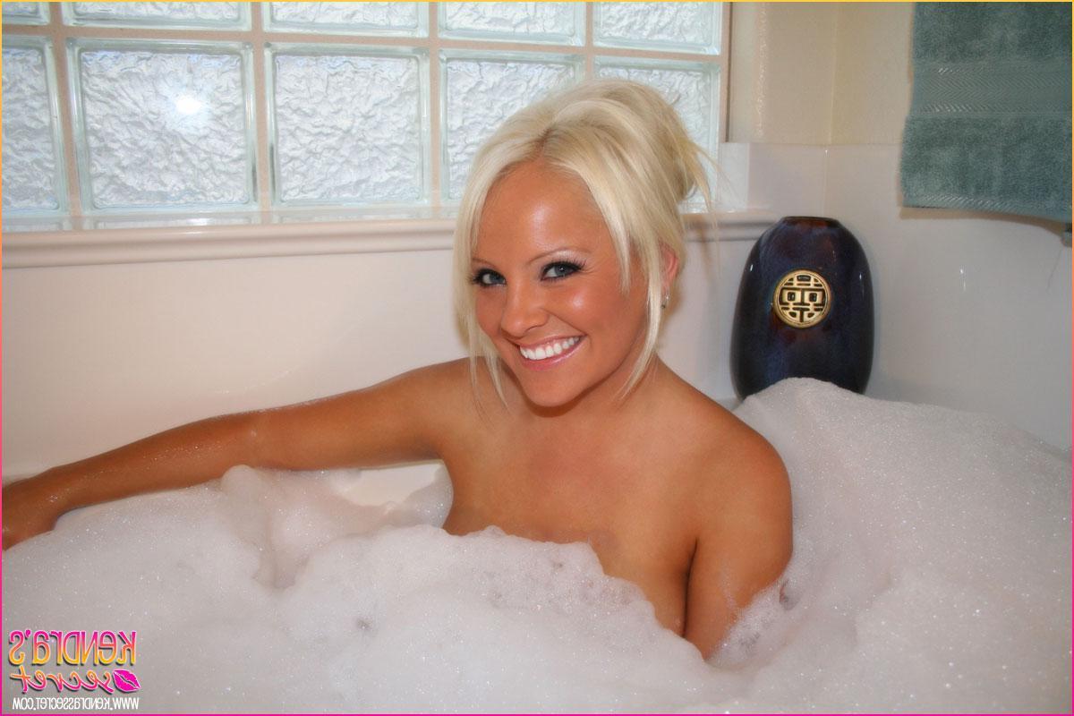 20P Pictures of teen model Kendra\'s Secret taking a hot bubble bath