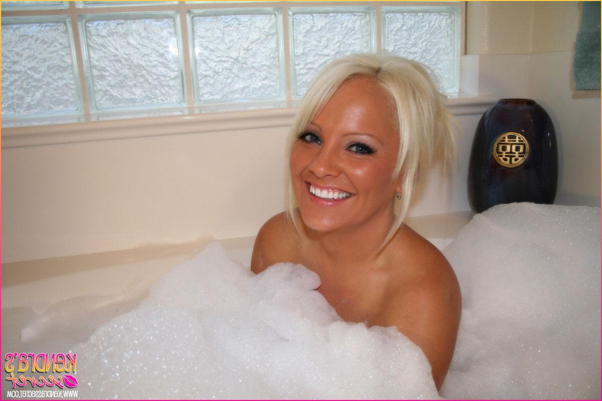 20P Pictures of teen model Kendra\'s Secret taking a hot bubble bath