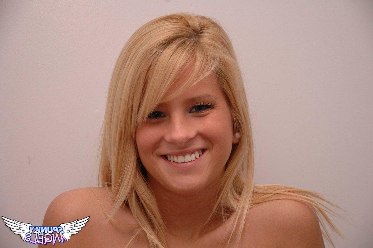 20P Photos de la jeune Kimmy totalement nue pour vous