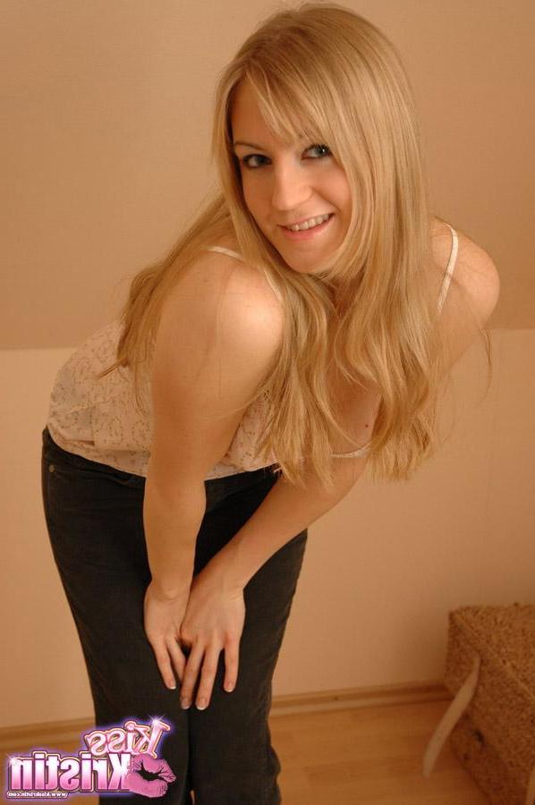 12P Blonde babe Kiss Kristin strips and teases in her pants