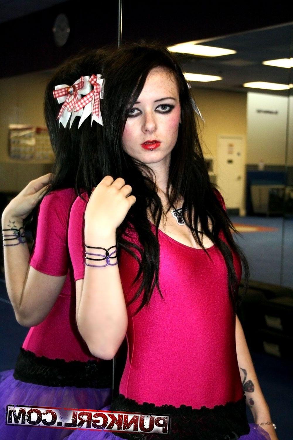 20P Pictures of punk girl Kitten Pink looking hot in the dance studio