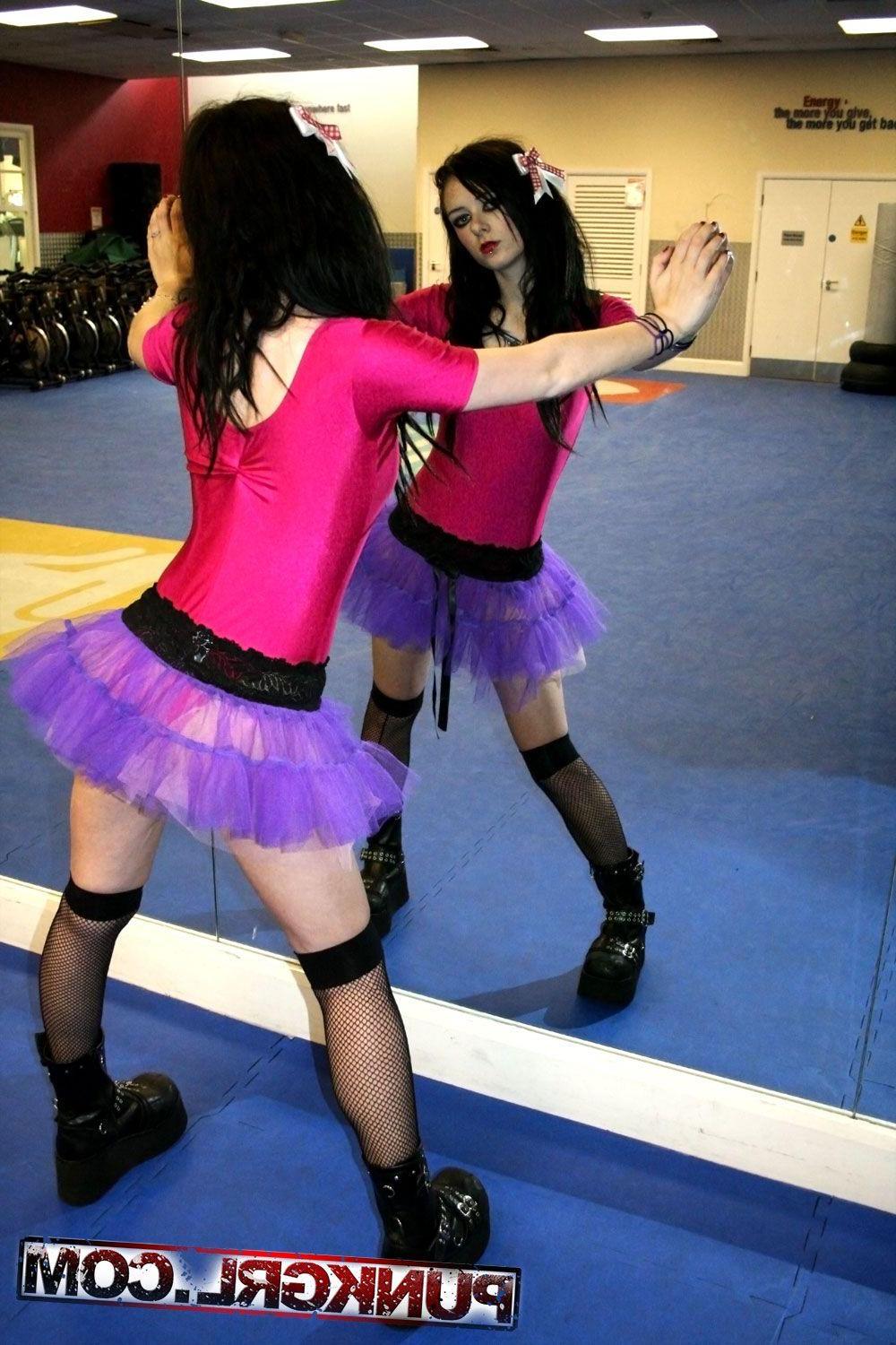 20P Pictures of punk girl Kitten Pink looking hot in the dance studio