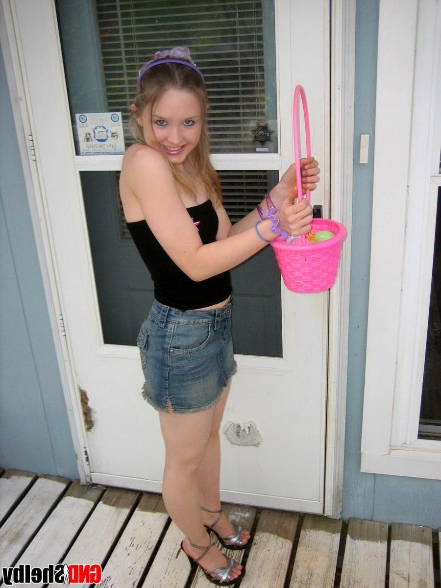 12P Girl next door Shelby flashes her perky boobs while hunting for easter eggs