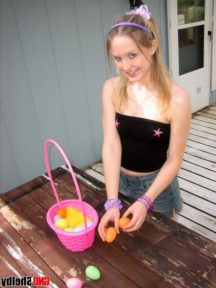 12P Girl next door Shelby flashes her perky boobs while hunting for easter eggs