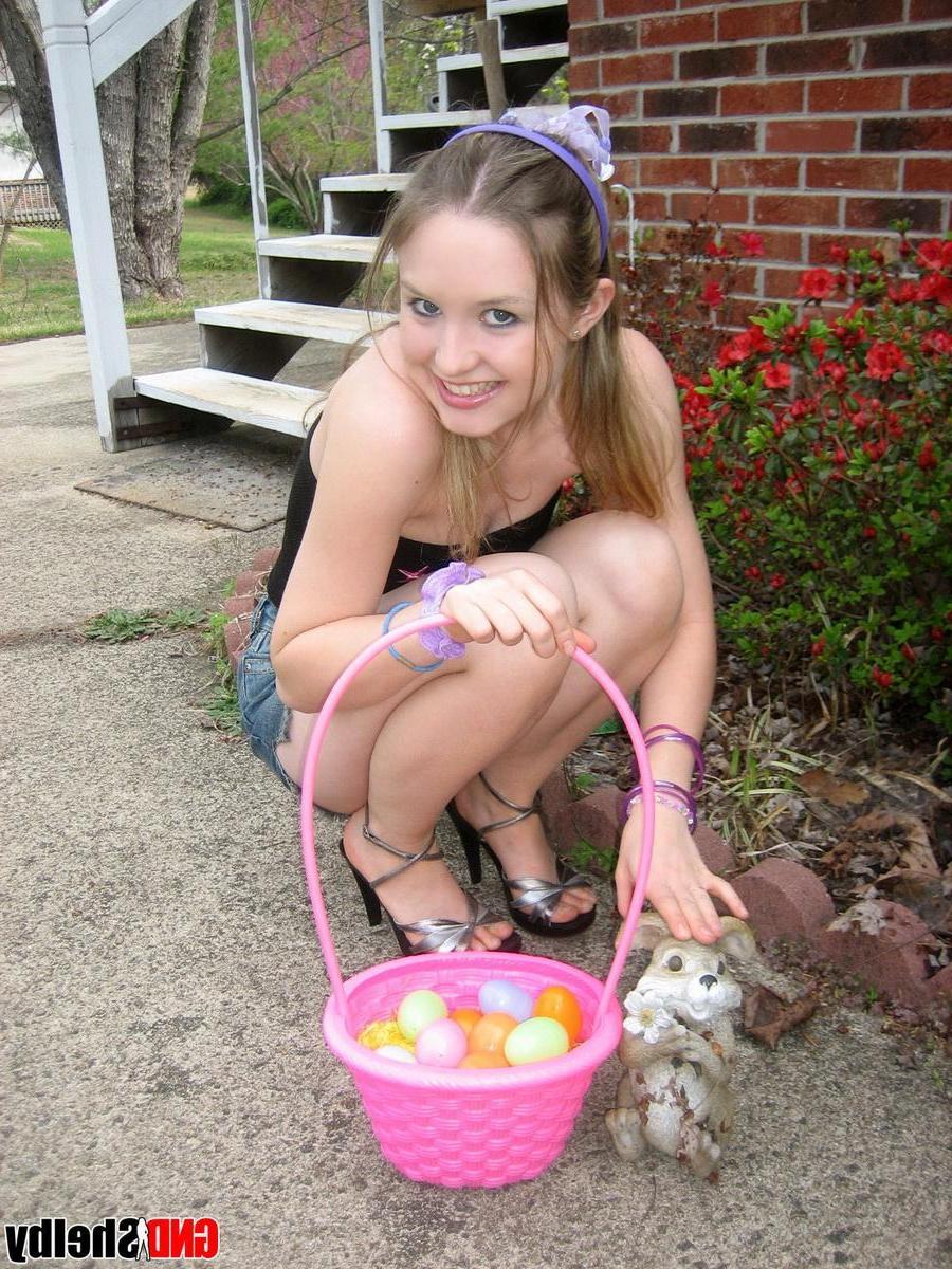 12P Girl next door Shelby flashes her perky boobs while hunting for easter eggs