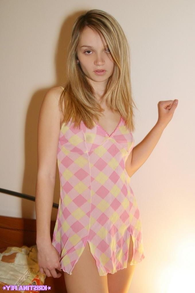 15P Pictures of Kristina Fey all naked for you