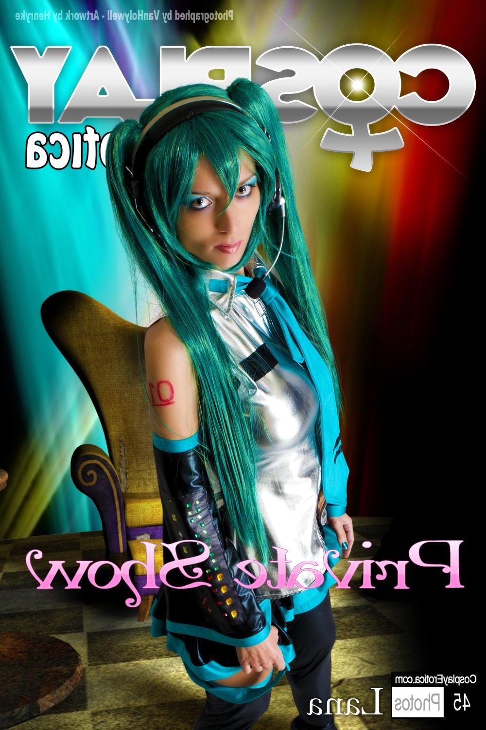 16P Naughty cosplayer Lana gives a sexy Vocaloid anime fantasy