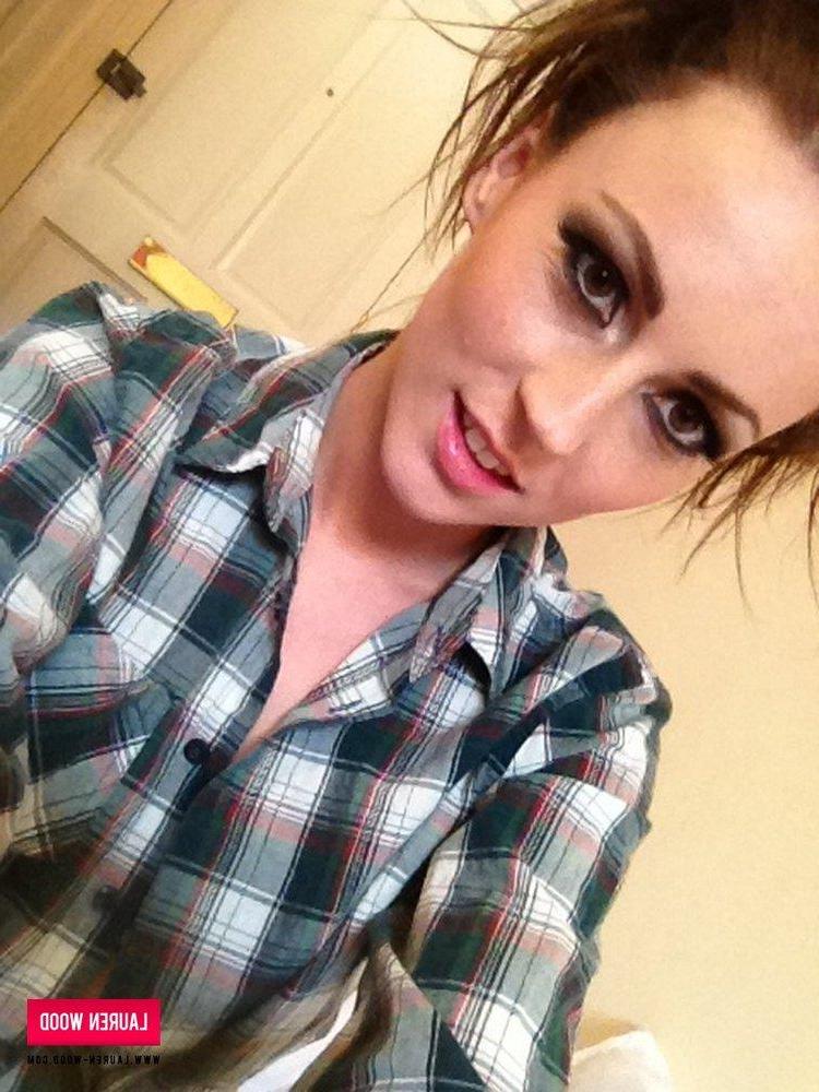 12P Pictures of beautiful girl Lauren slowly stripping her top and bra