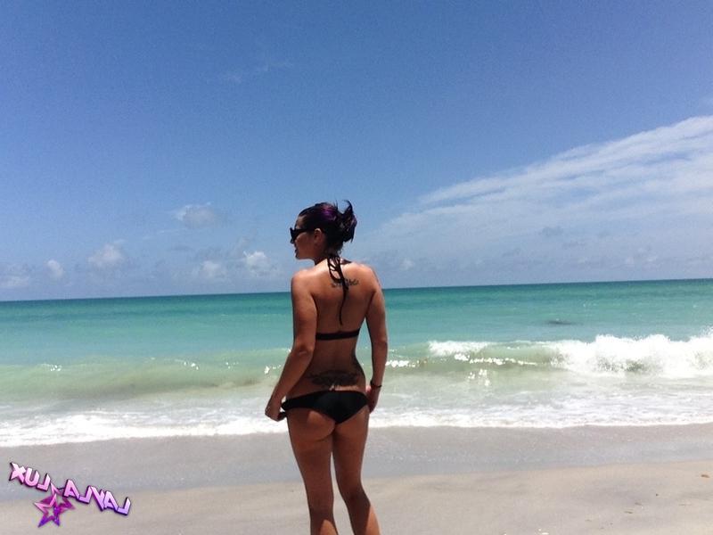 15P Hot alt girl Layla Lux takes selfies of her stunning body