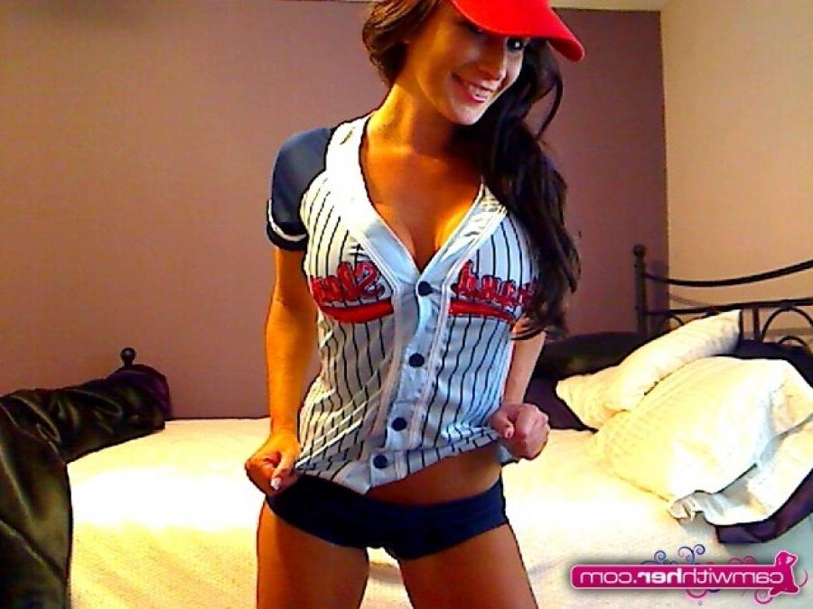 12P Layla Lynn takes some sporty baseball pics