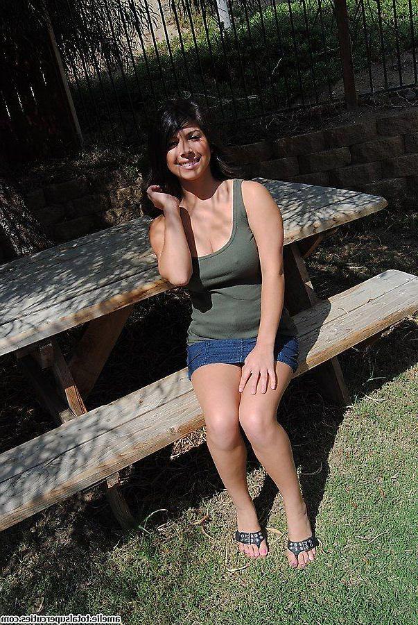 20P Pictures of teen babe Amelie showing her tits and upskirt pussy