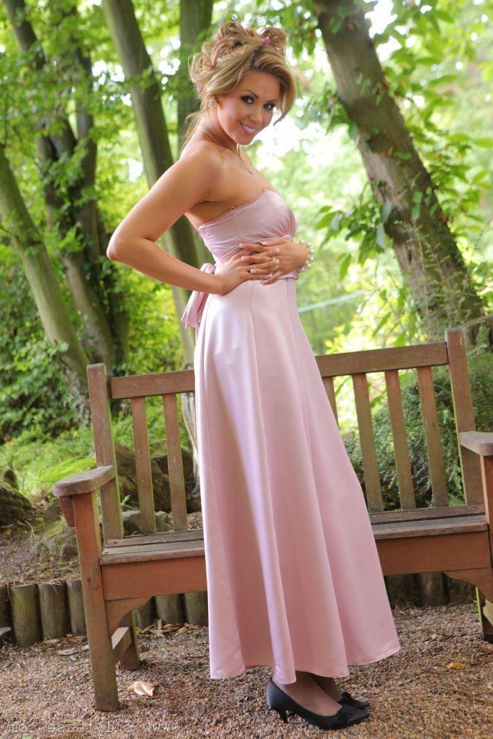 16P Pictures of a blonde girl showing her round boobies