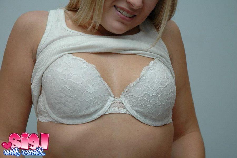 12P Pictures of teen girl Leia Loves You getting you hard with her hotness