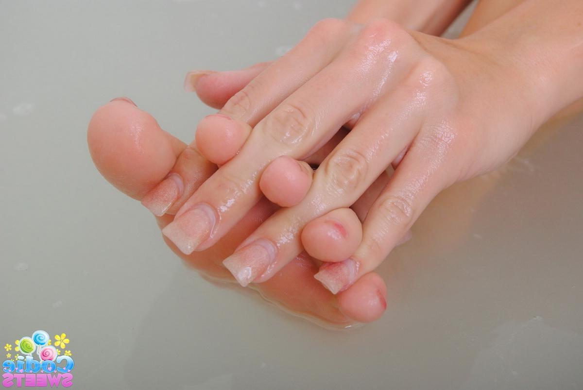 12P Perfect blonde teen Codie Sweets shows off her cute feet while taking a bath