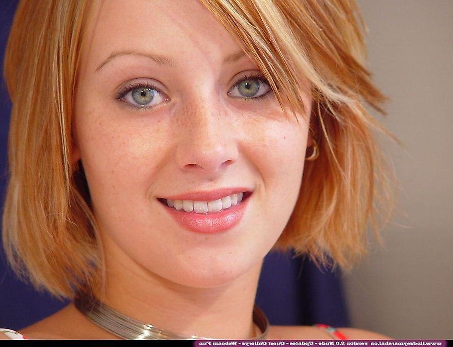 20P Pictures of teen girl Lindsey Marshal getting all wet for you