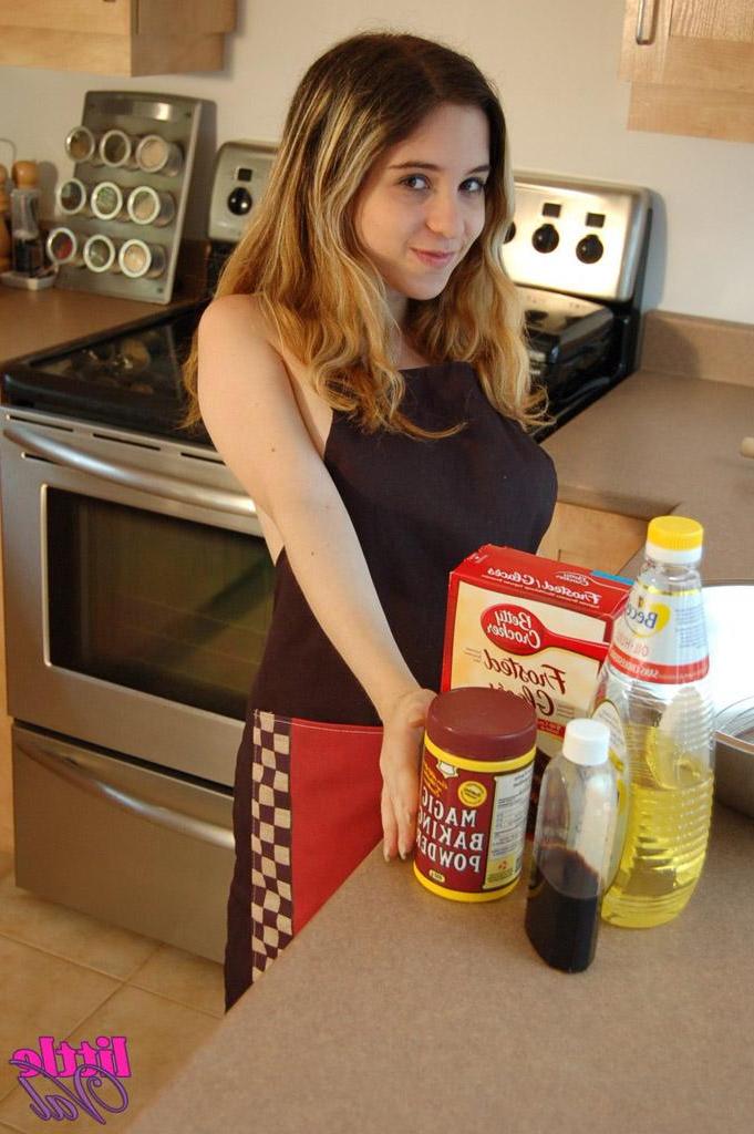 15P Pictures of teen girl Little Val getting kinky in the kitchen