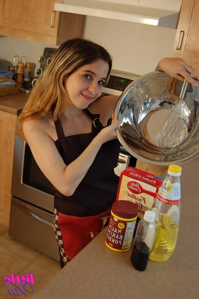 15P Pictures of teen girl Little Val getting kinky in the kitchen