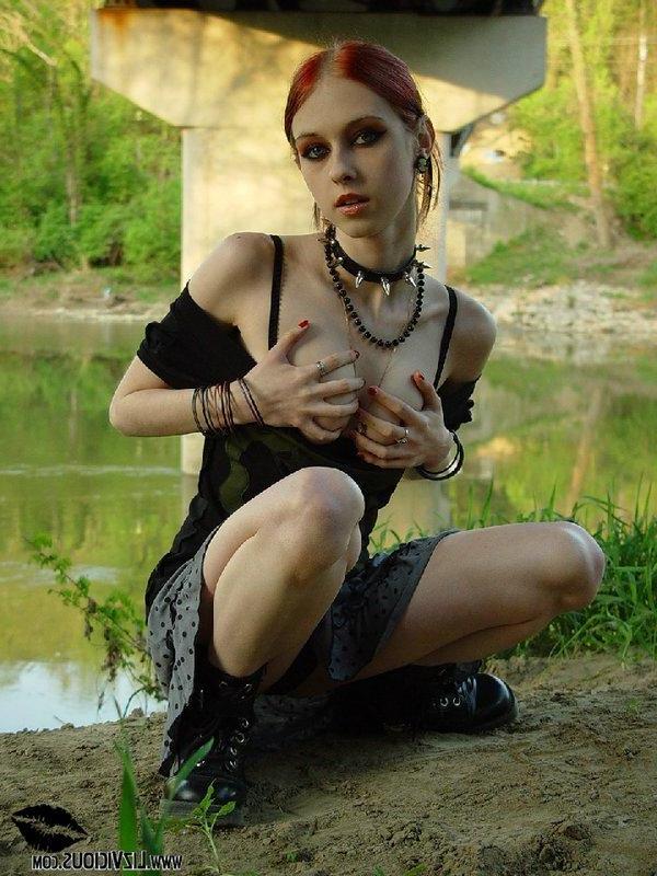 18P Sucking some cock and getting fucked outside