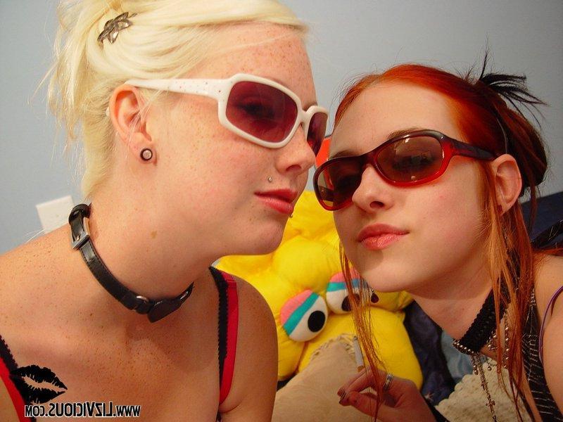 16P Liz Vicious with her girlfriend