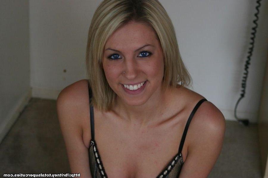 20P Pictures of teen girl Brittany dressed in hot lingerie for you