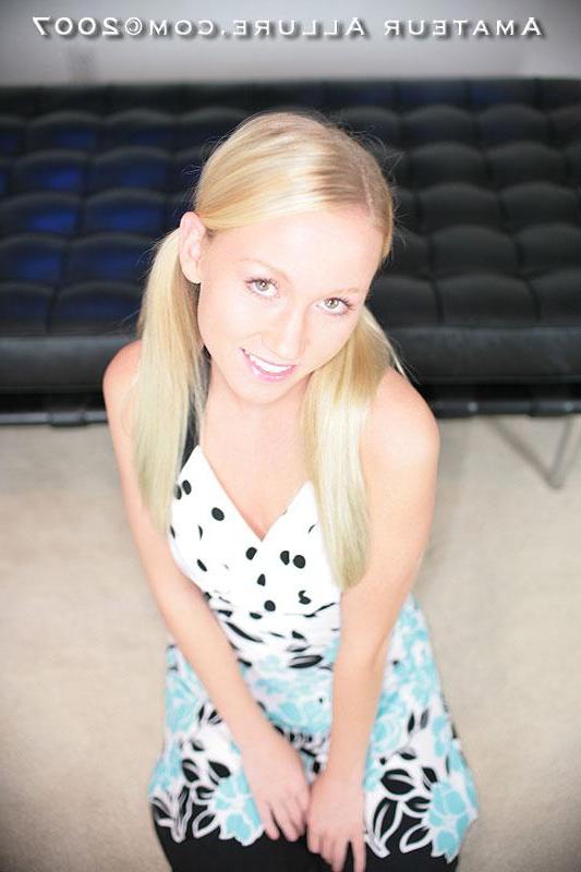 16P Pictures of a skinny blonde teen babe blows cock gets fucked