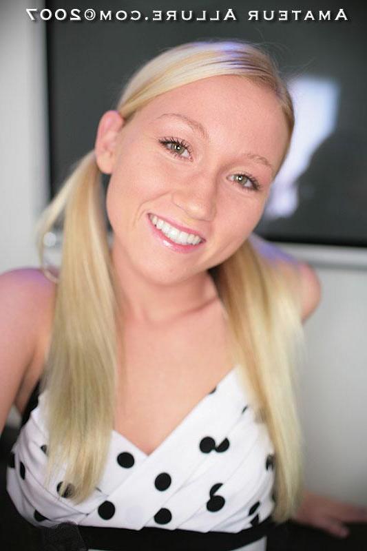 16P Pictures of a skinny blonde teen babe blows cock gets fucked